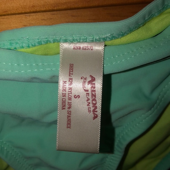 Bikini - Picture 2 of 5